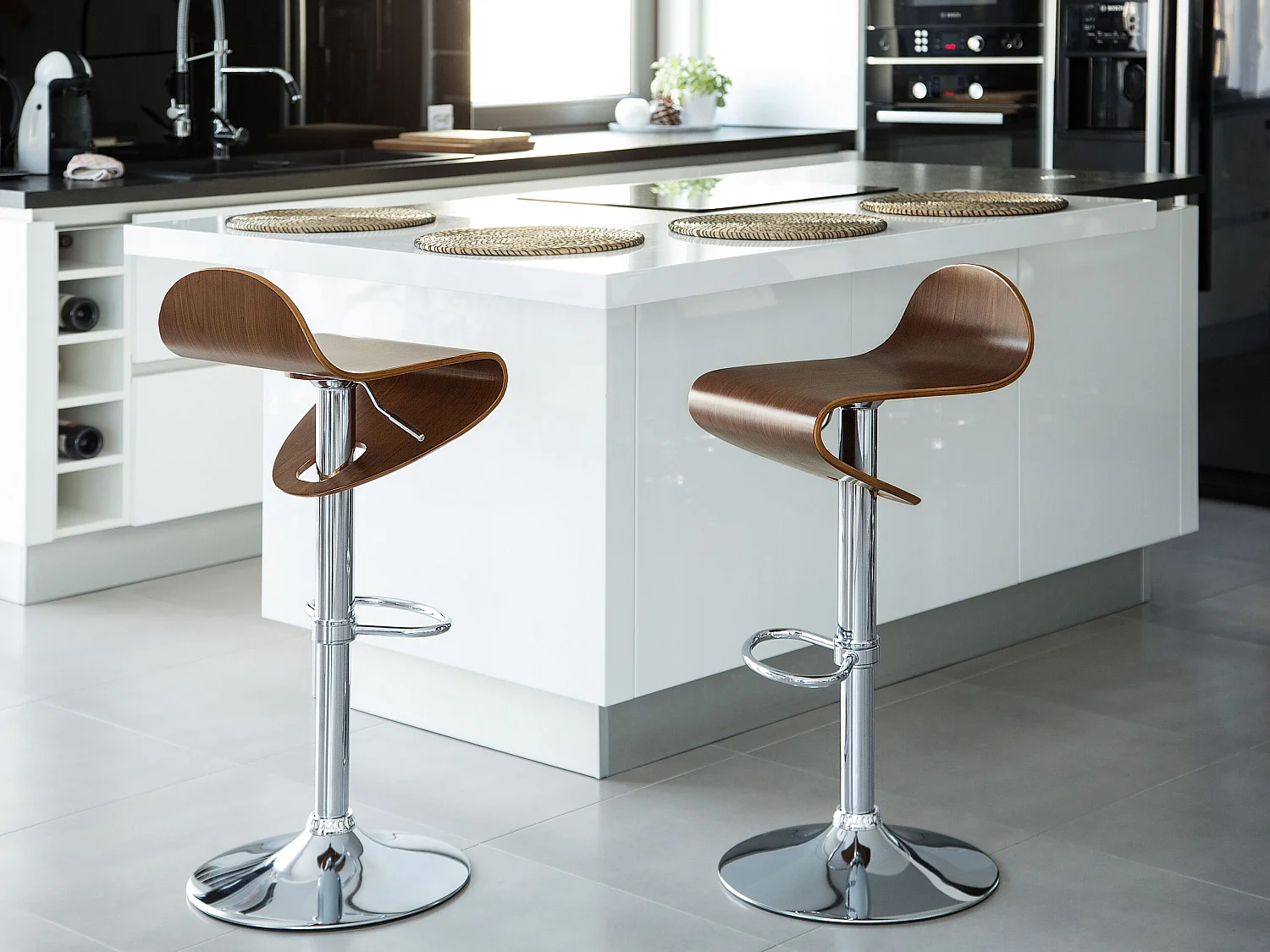 Set van 2 barkrukken LIVERPOOL Draaibaar Donkere houtkleur