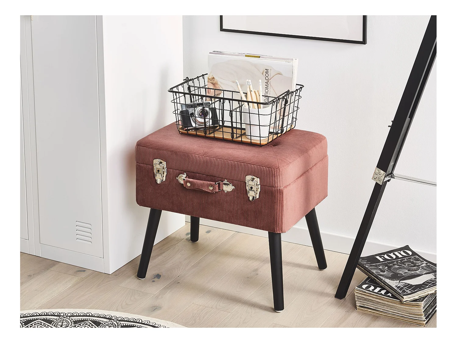 Moderner Hocker mit Stauraum rosa Cord Kofferhocker Mallard