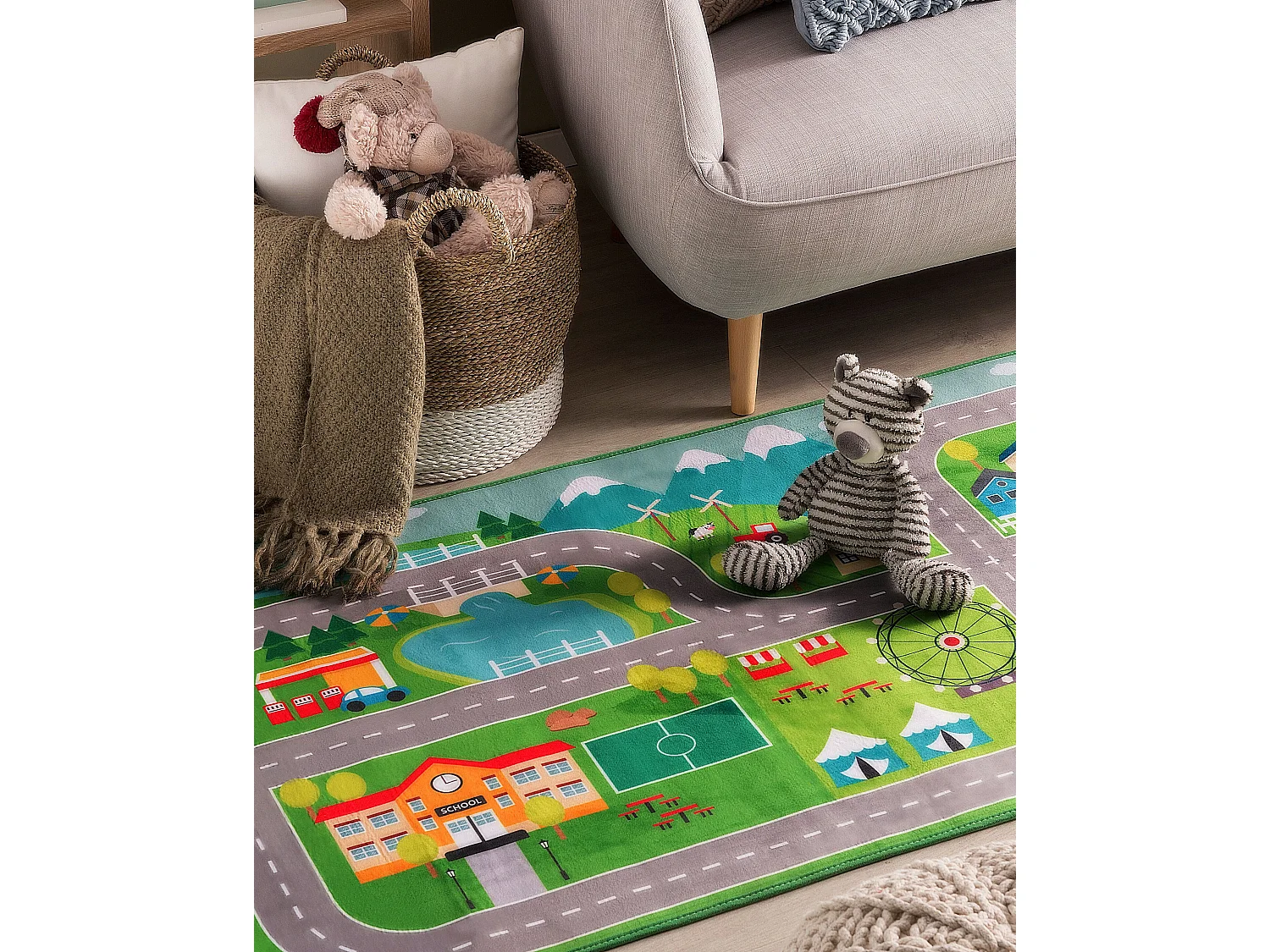 Kinderteppich grün 80 x 150 cm Stadt-Motiv Kurzflor SEBEN