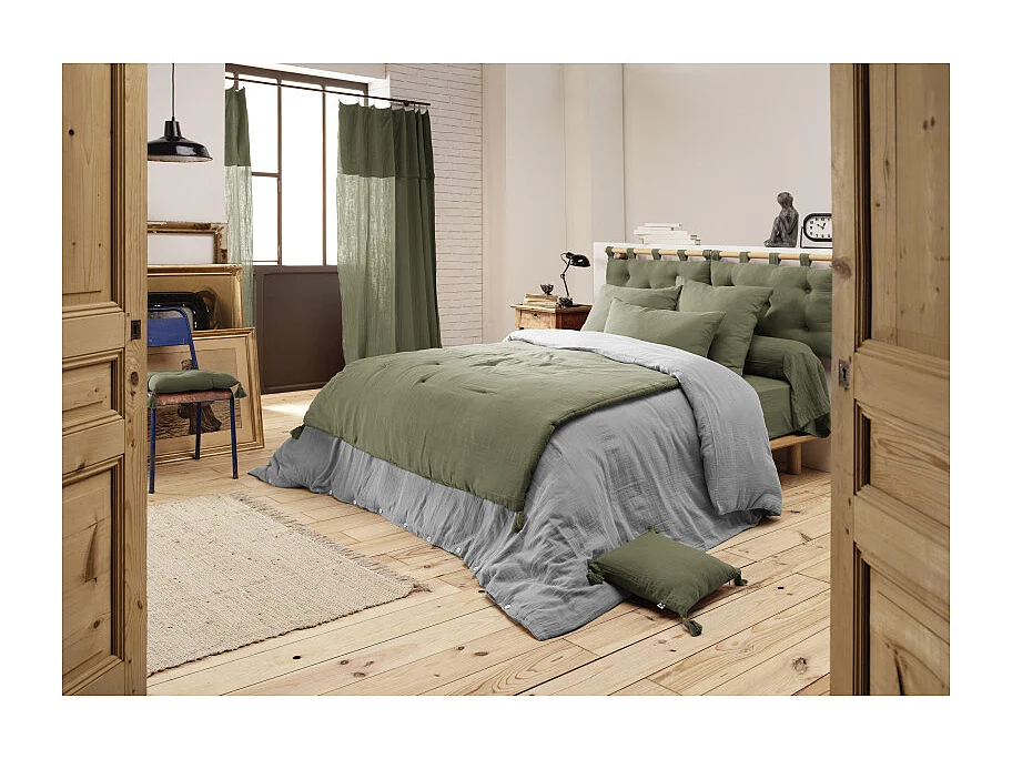 Édredon 150 x 150 cm en gaze de coton vert avec 4 pompons - PEPA