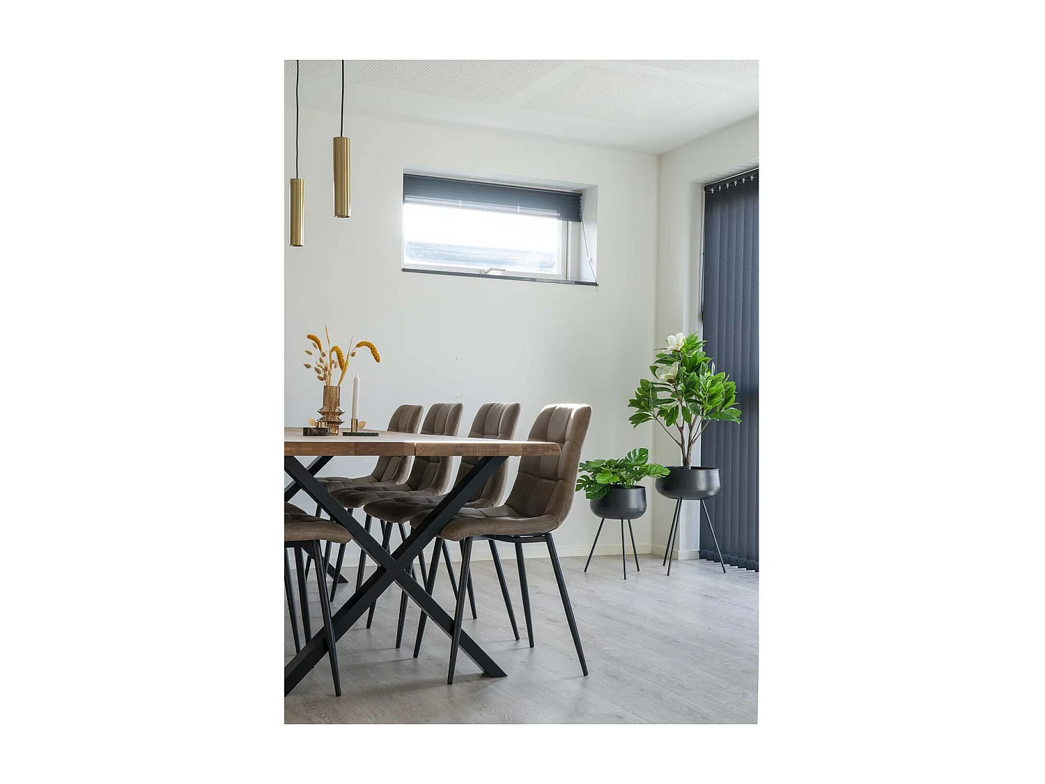 Table à manger industrielle TOULON – Chêne massif & acier noir, design avec bord ondulé-Beige-Largeur 300 cm