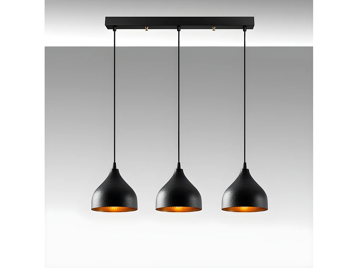 Suspension linéaire Asney avec 3 abat-jour effet relief noir 3xE27