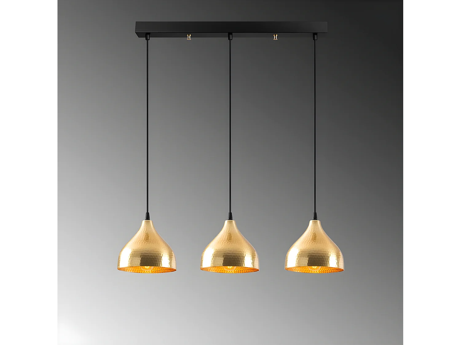 Lineaire Hanglamp Asney met 3 gouden metalen lampenkappen 3xE27
