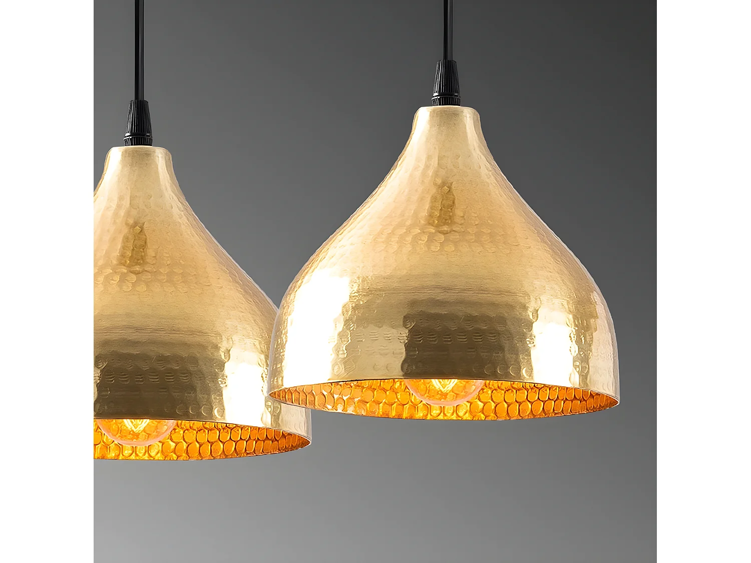 Lineaire Hanglamp Asney met 3 gouden metalen lampenkappen 3xE27