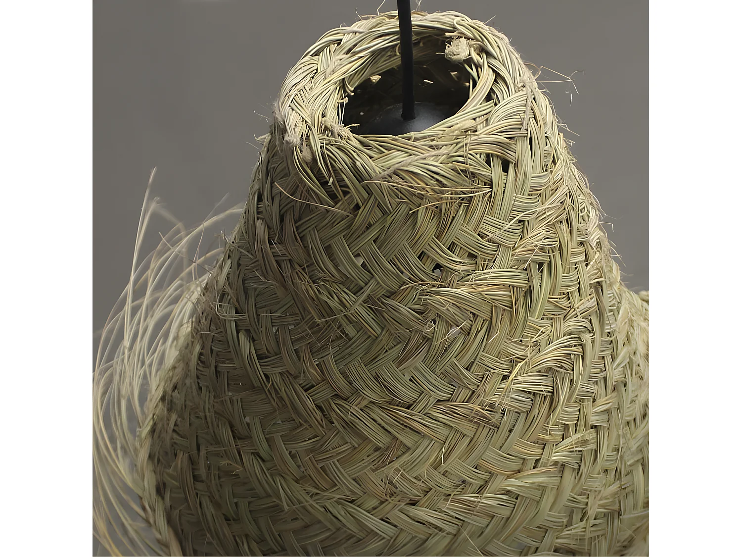 Handgefertigte -Pendelleuchte Nidas mit Espartogras-Schirm und Fransen 1xE27 ø30cm