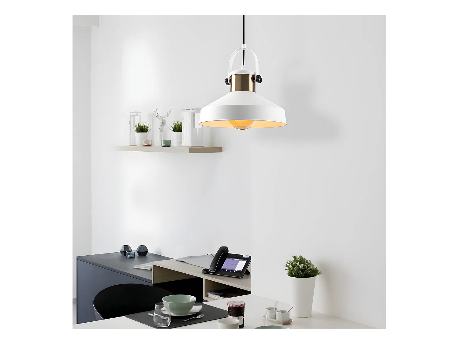 Suspension vintage rétro Momo avec abat-jour blanc et détail en laiton 1xE27 ø35cm