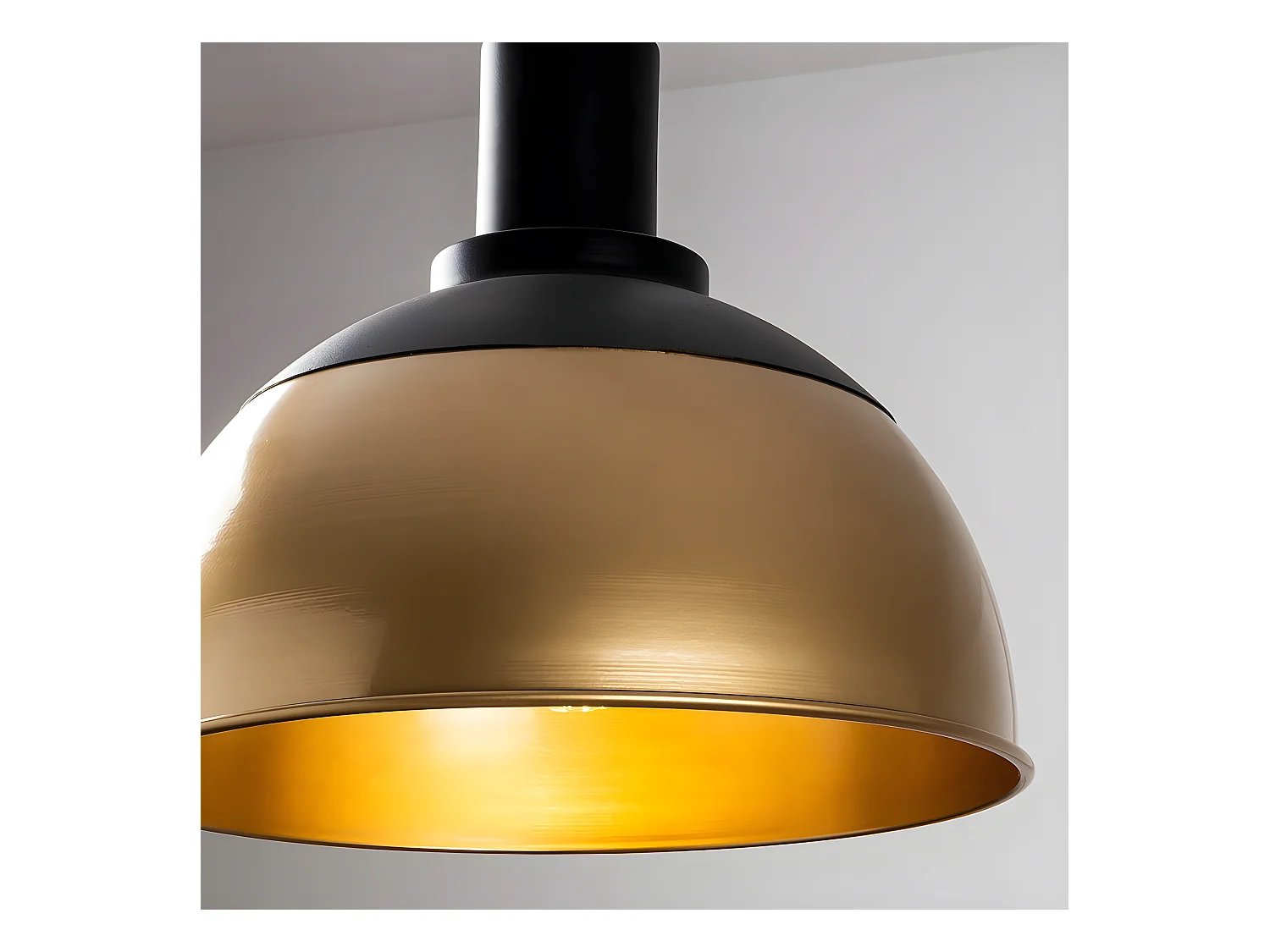 Suspension moderne Momo avec abat-jour vintage noir et doré 1xE27 ø30cm