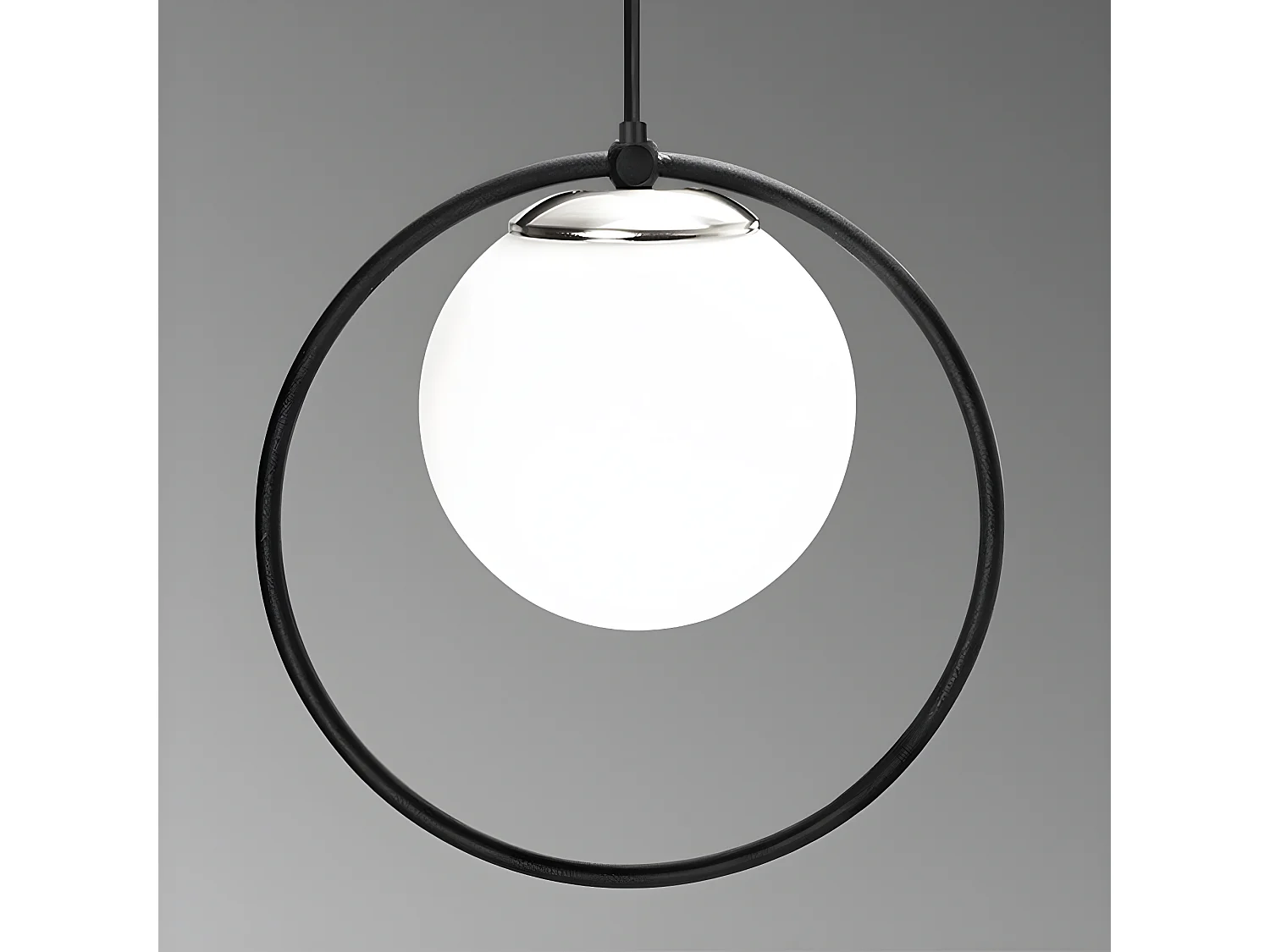 Suspension linéaire Escott noire en forme d'anneau et 3 sphères en verre 3xE27