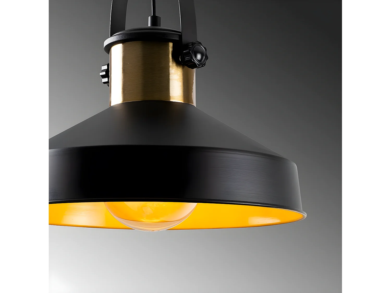 Suspension vintage rétro Momo avec abat-jour noir et détail en laiton 1xE27 ø35cm