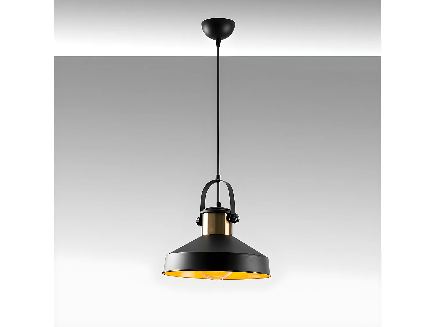 Suspension vintage rétro Momo avec abat-jour noir et détail en laiton 1xE27 ø35cm