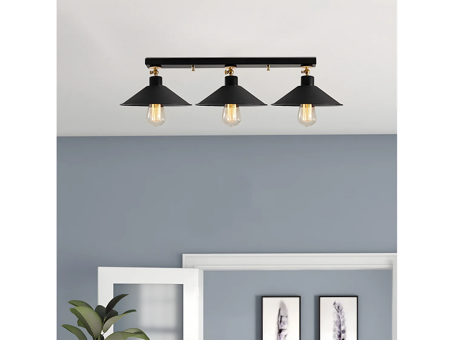 Lineare Deckenleuchte Harvey mit 3 verstellbaren schwarzen und goldenen Lampenschirmen E27