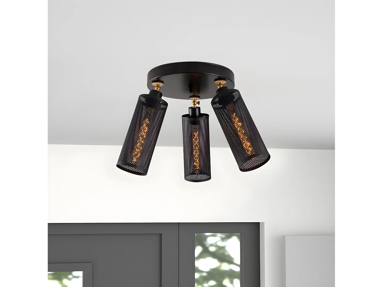 Marismo moderne ronde plafondlamp met 3 zwarte rasterkappen 3xE27 ø52cm