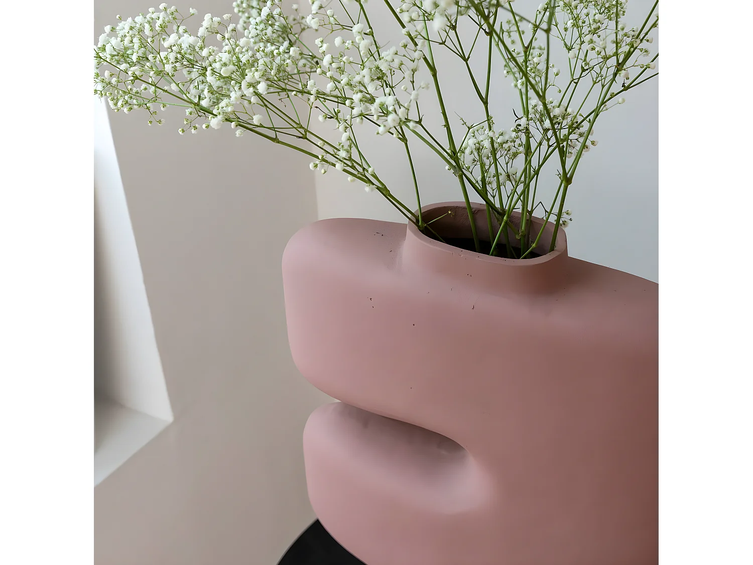 Grand vase rose en aluminium Cosmo