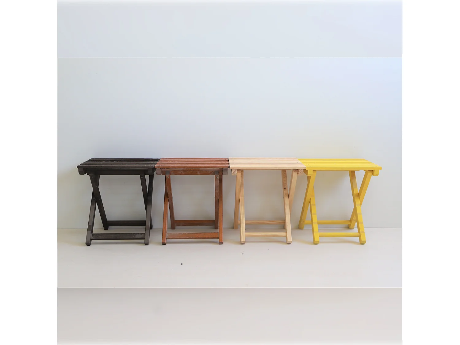 Tabouret PESCADOR en bois, finition huilée, 33x25x36 cm