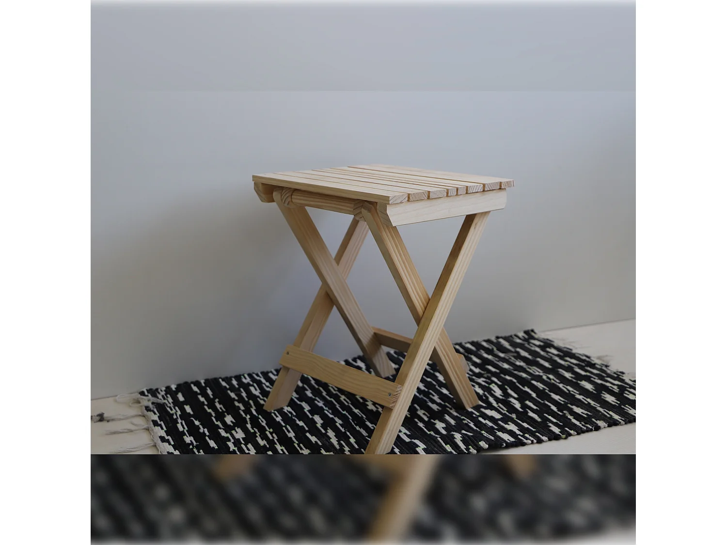 Tabouret FISHER en bois, finition SANS vernis, 33x22x36 cm