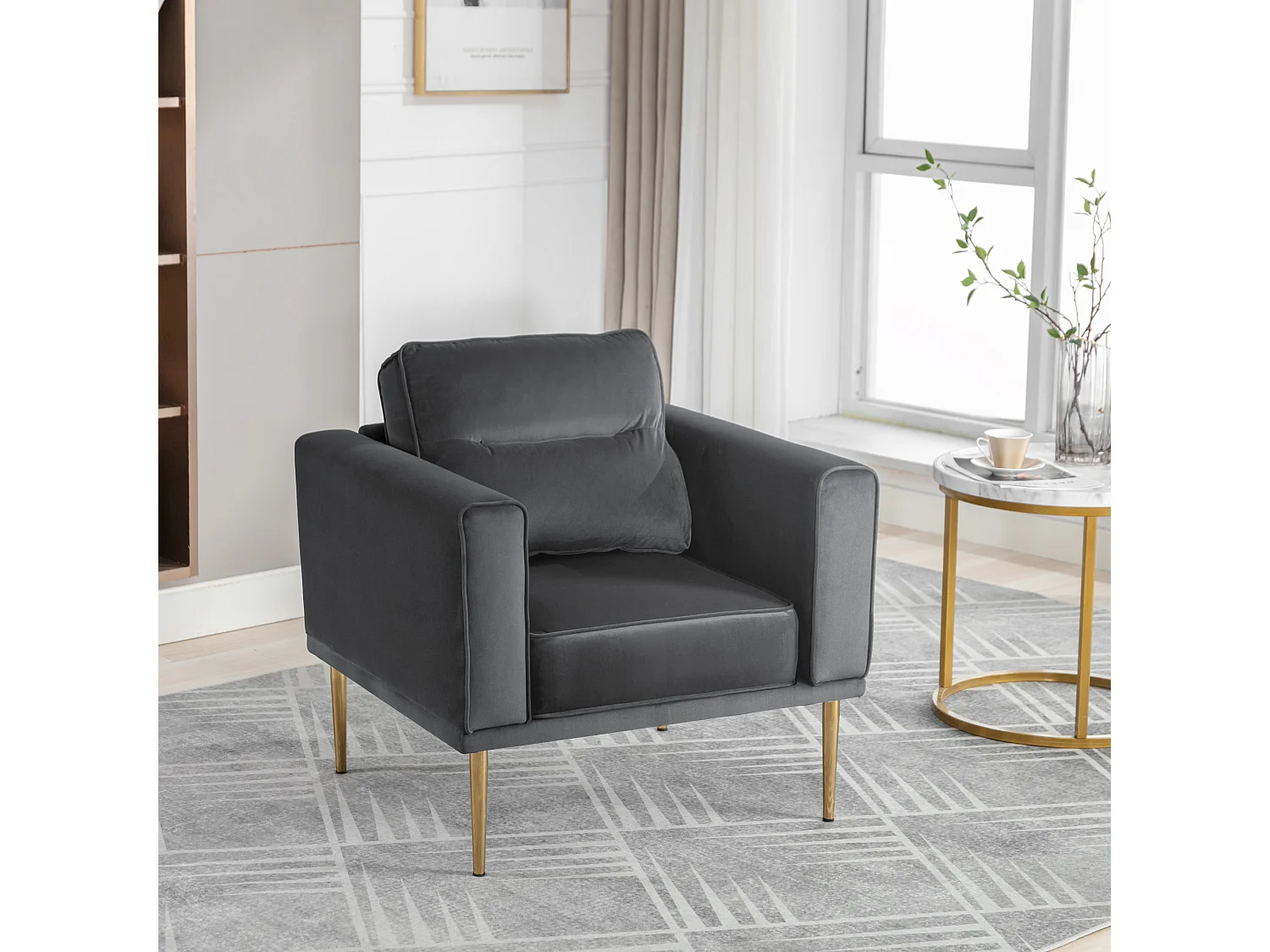 Sofa moderne en velours avec siège coussiné et pieds métalliques dorés