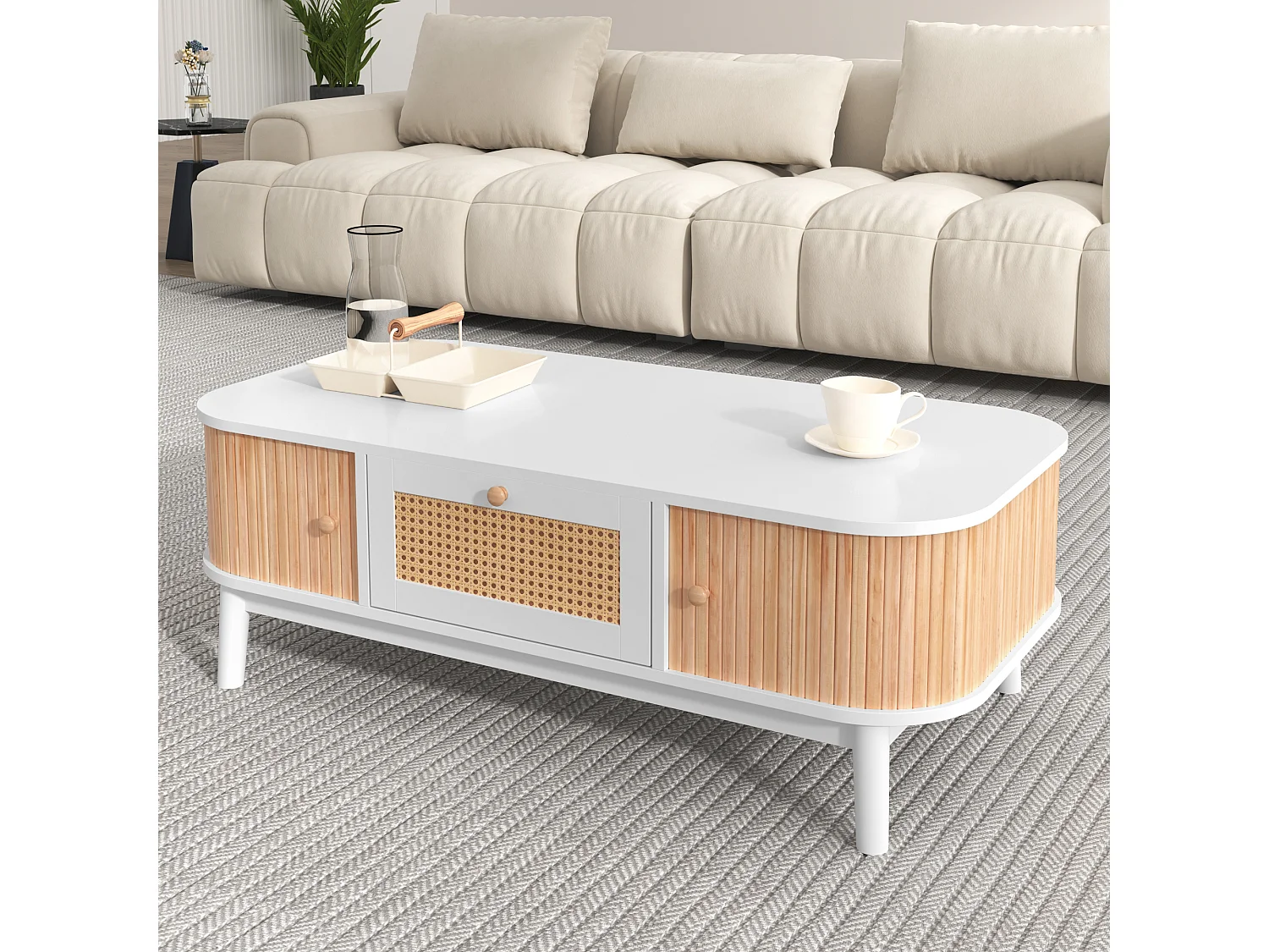 Mesa de centro de ratán con cajones y puertas en estilo rústico natural.