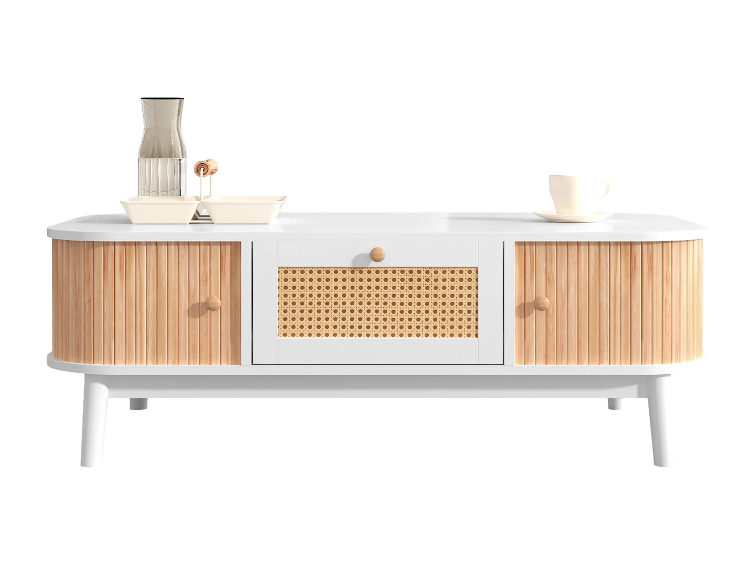 Mesa de centro de ratán con cajones y puertas en estilo rústico natural.