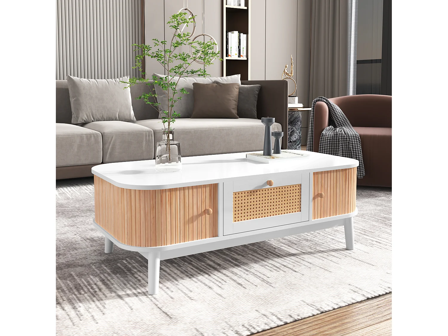 Mesa de centro de ratán con cajones y puertas en estilo rústico natural.