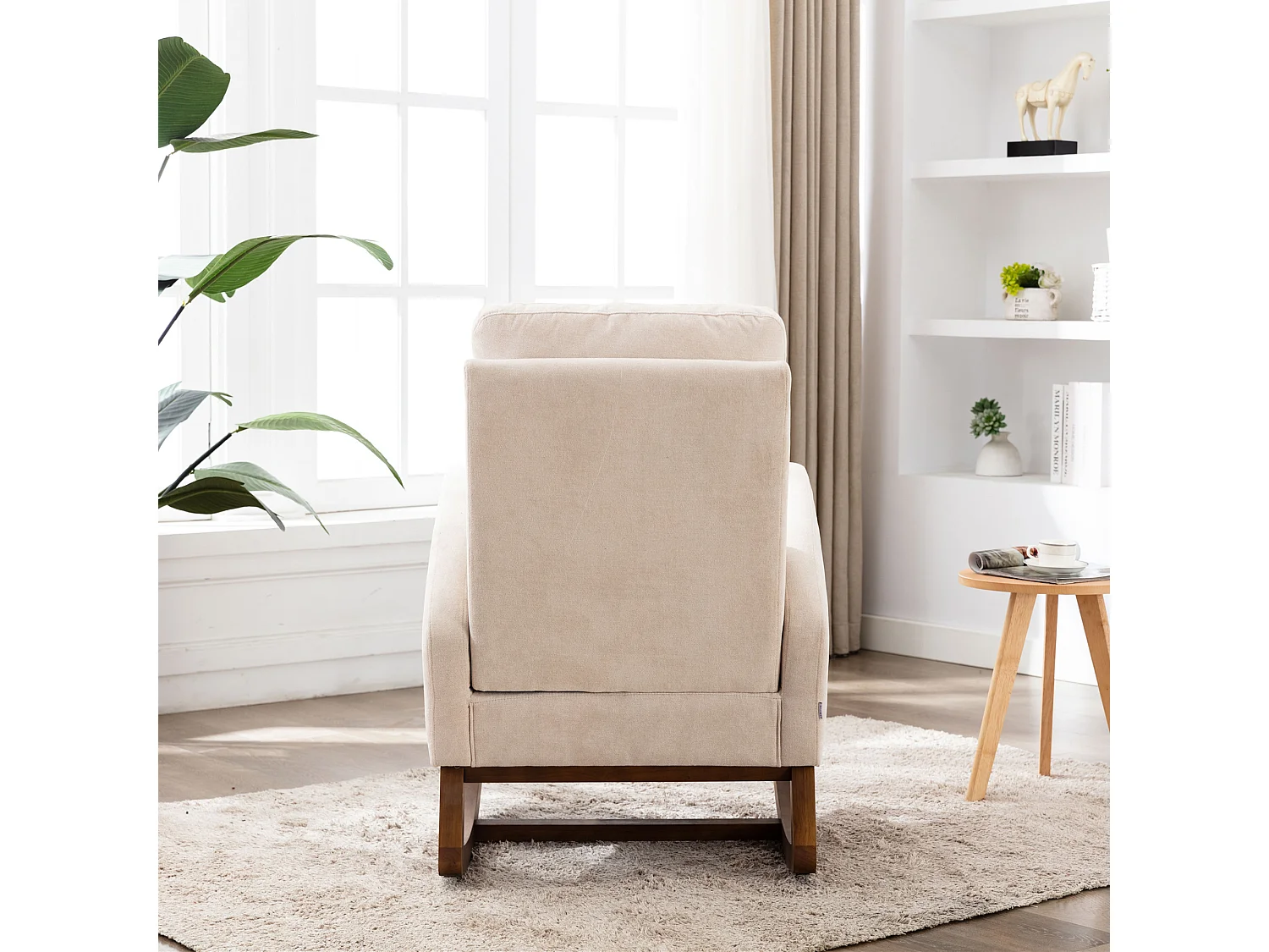 Chaise à bascule confortable pour salon