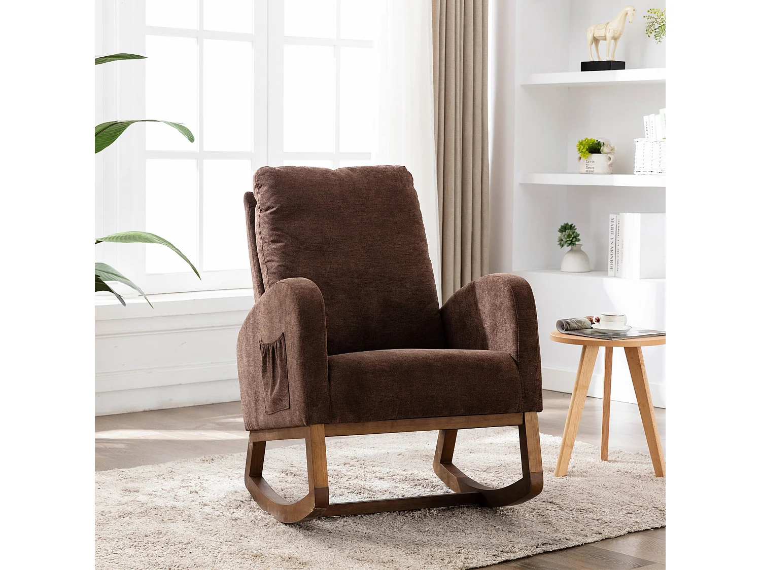 Comoda sedia a dondolo per soggiorno