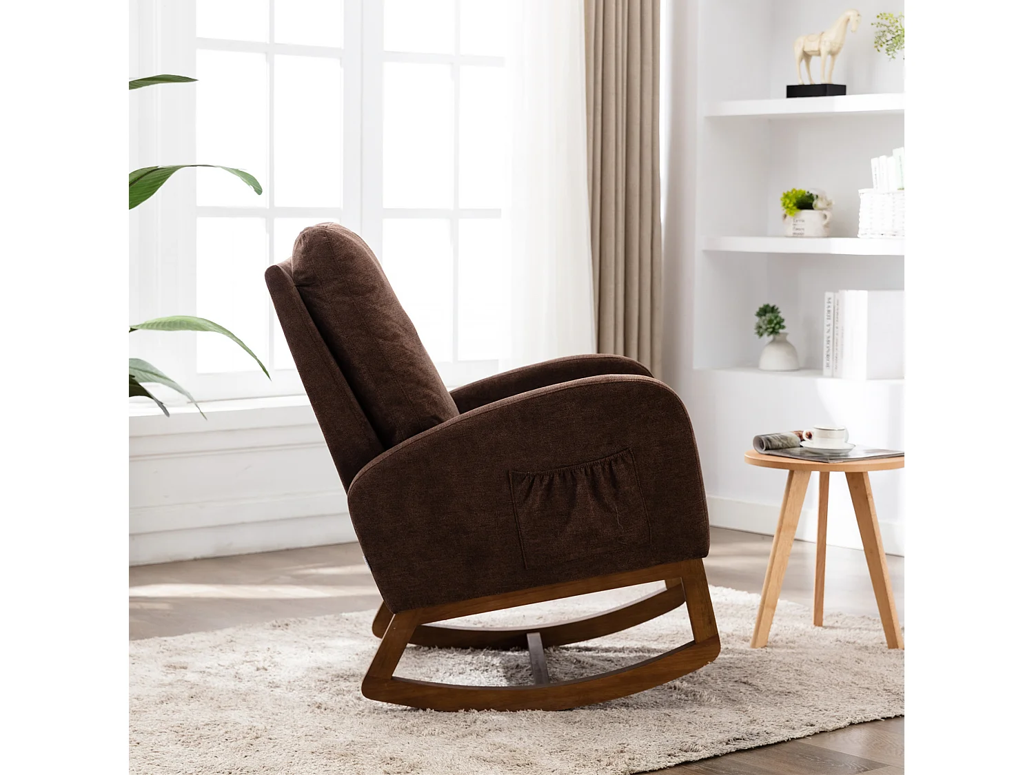 Comoda sedia a dondolo per soggiorno