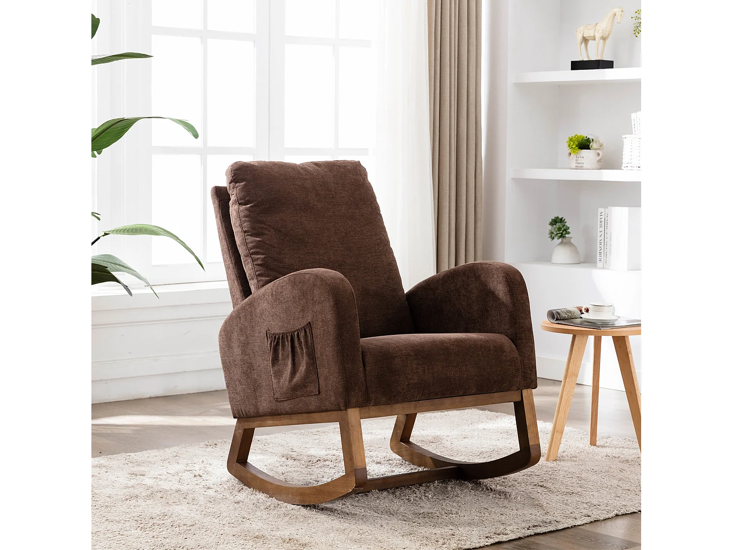 Comoda sedia a dondolo per soggiorno