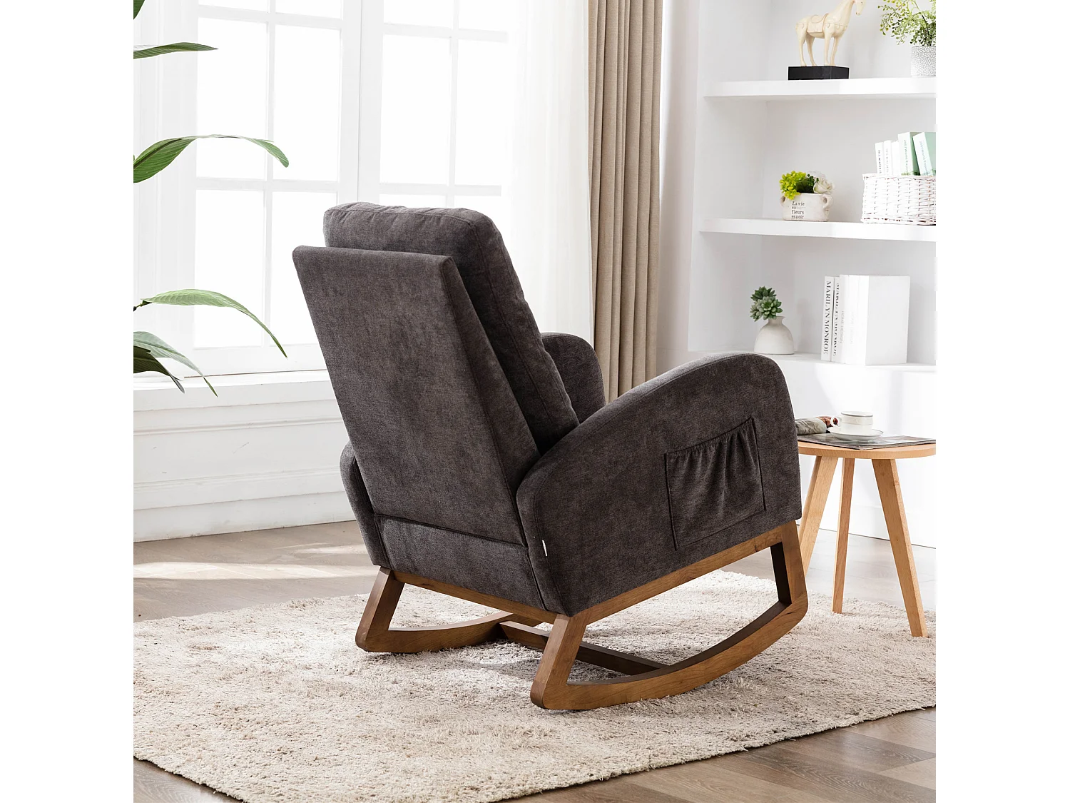 Comoda sedia a dondolo per soggiorno