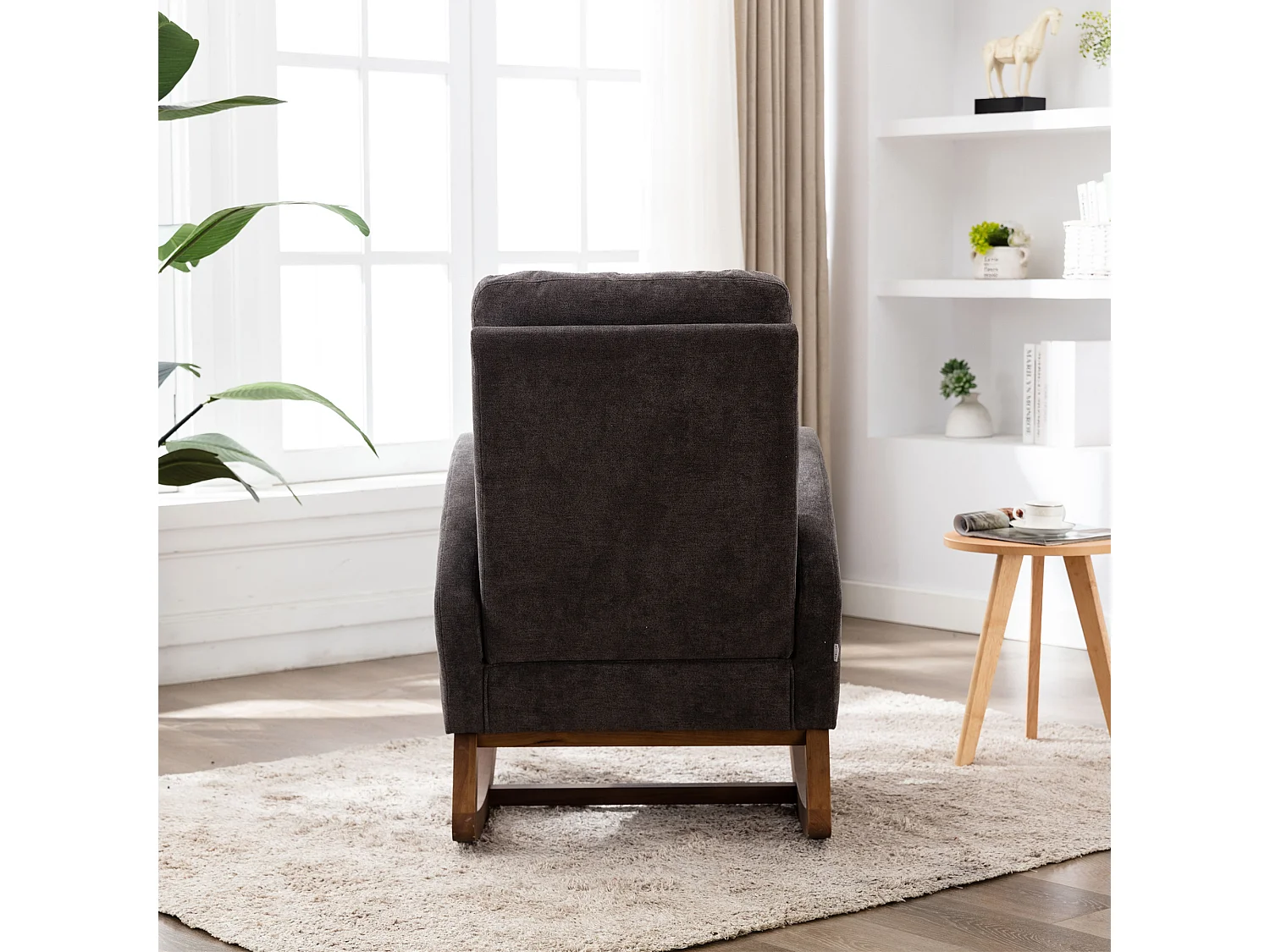 Comoda sedia a dondolo per soggiorno