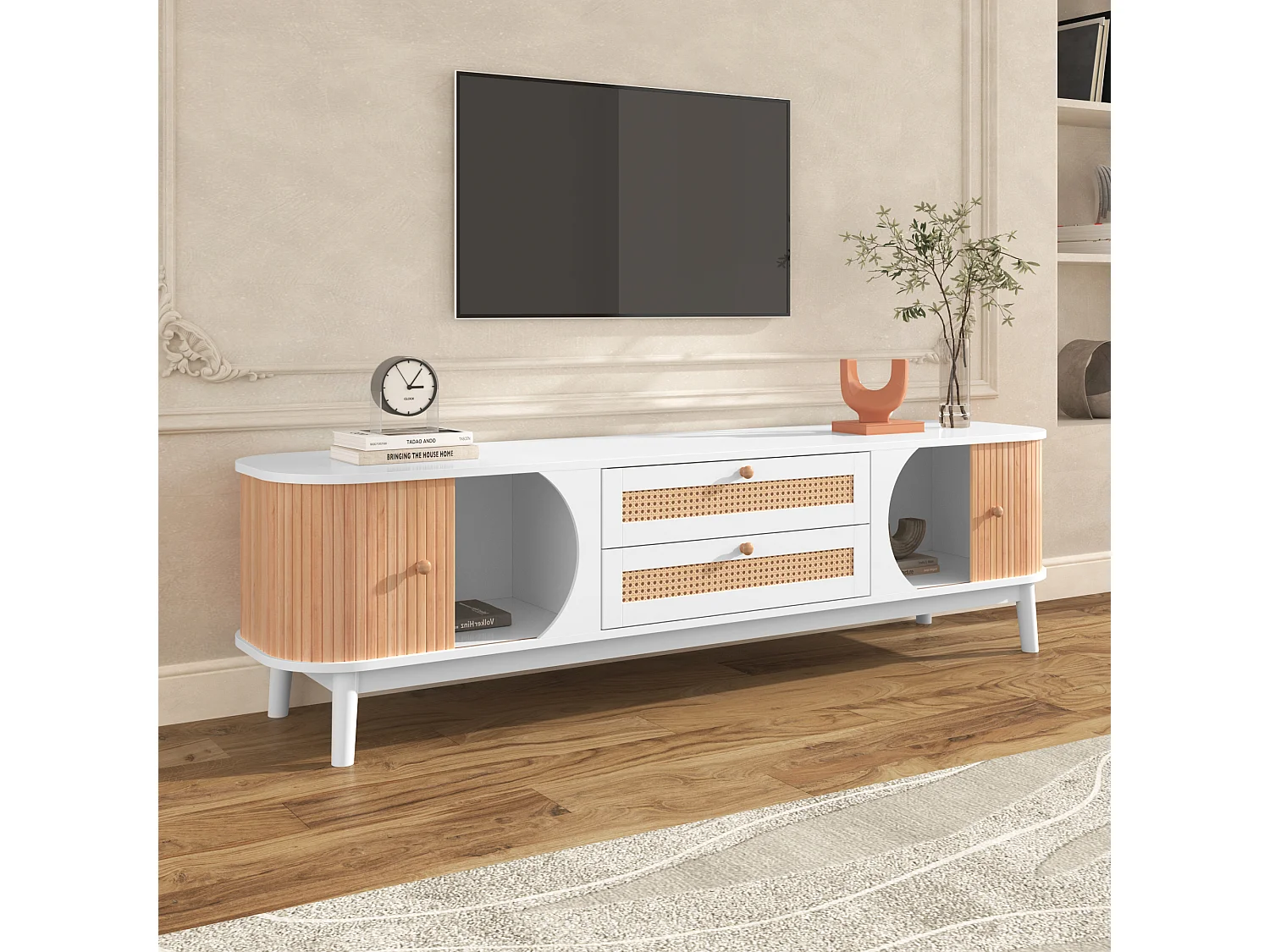 Mueble TV de madera natural con puertas y cajones.