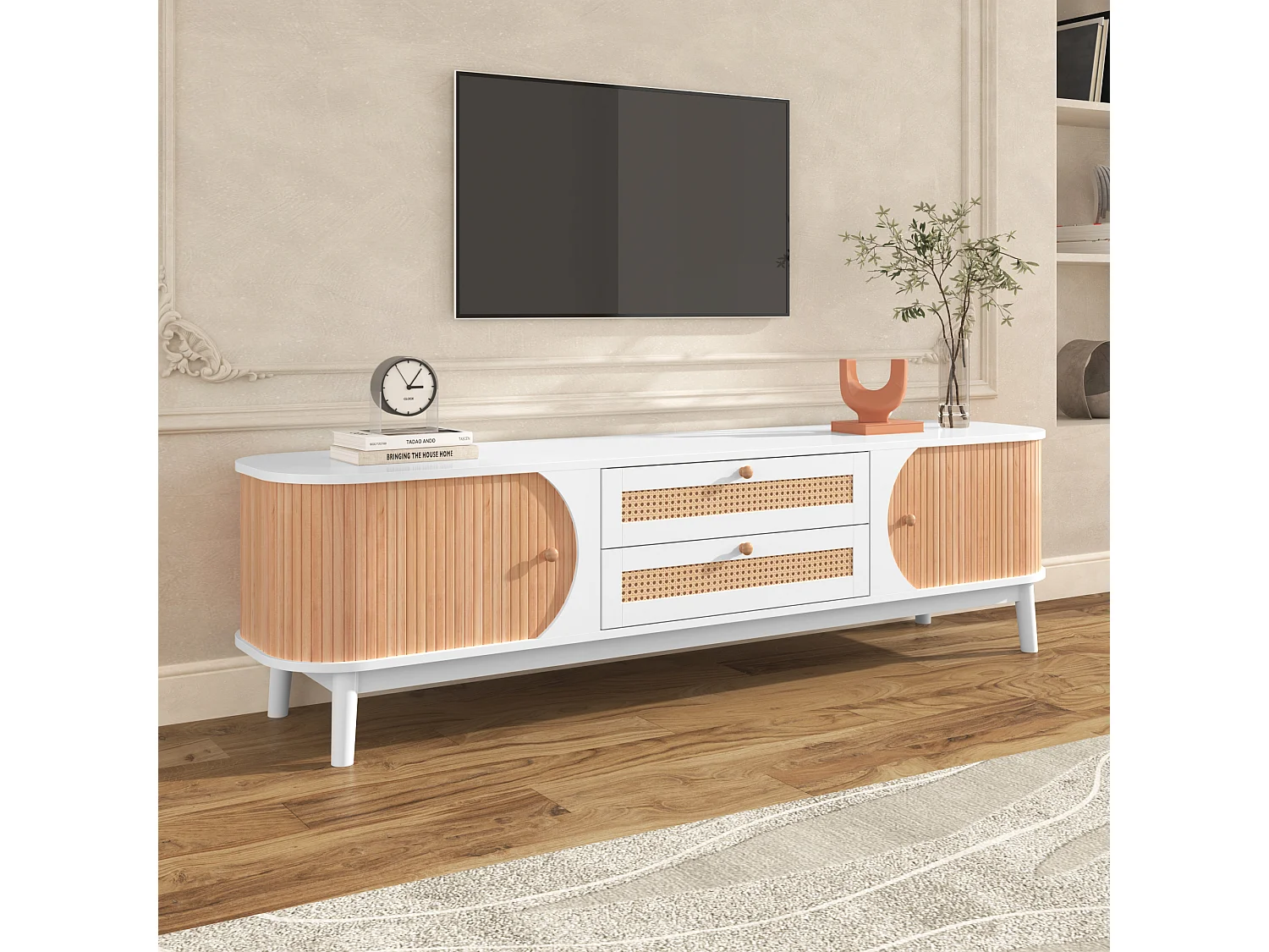 Mueble TV de madera natural con puertas y cajones.