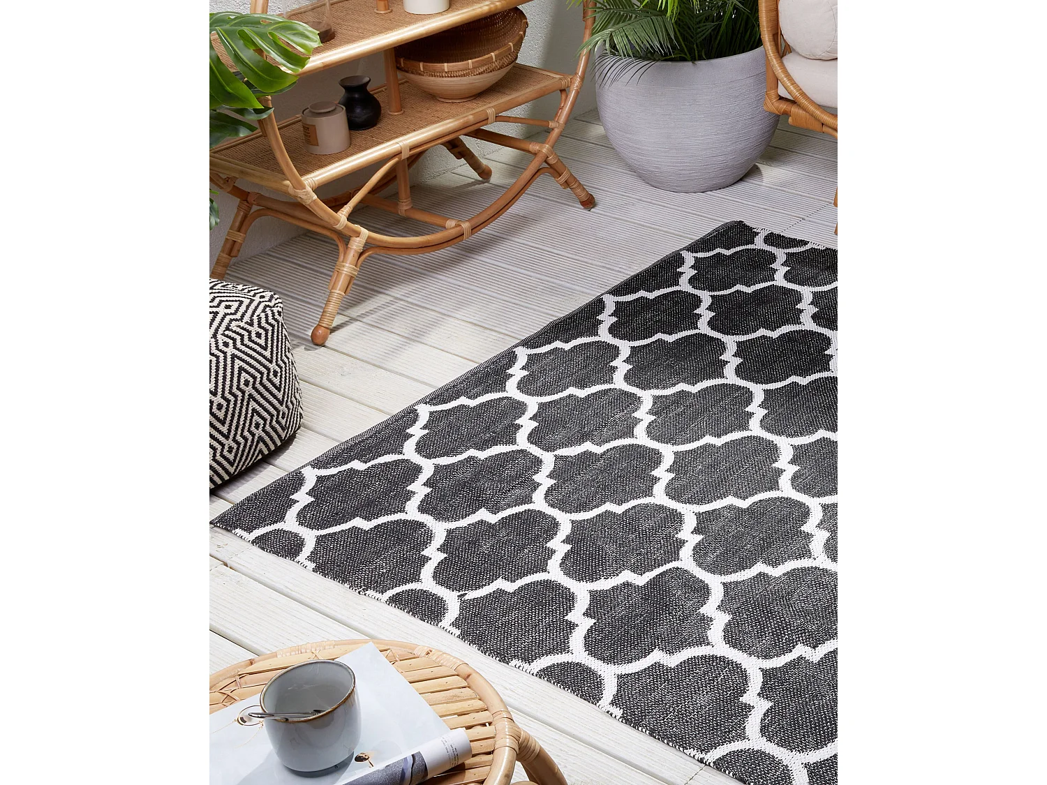 Outdoorteppich ALADANA 140 x 200 cm Schwarz / Weiss Zweiseitig