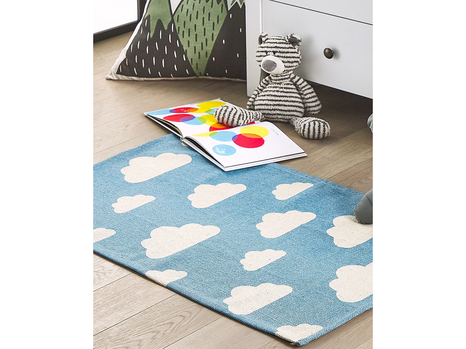 Verspielter Kinderteppich blau Wolkenmotiv 60 x 90 cm Gwalijar