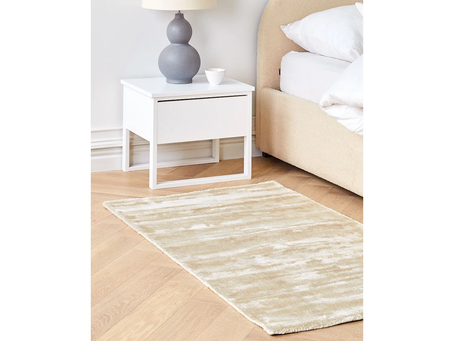 Moderner Teppich Beige aus Viskose Kurzflor Rechteckig 80 x 150 cm Gesi II