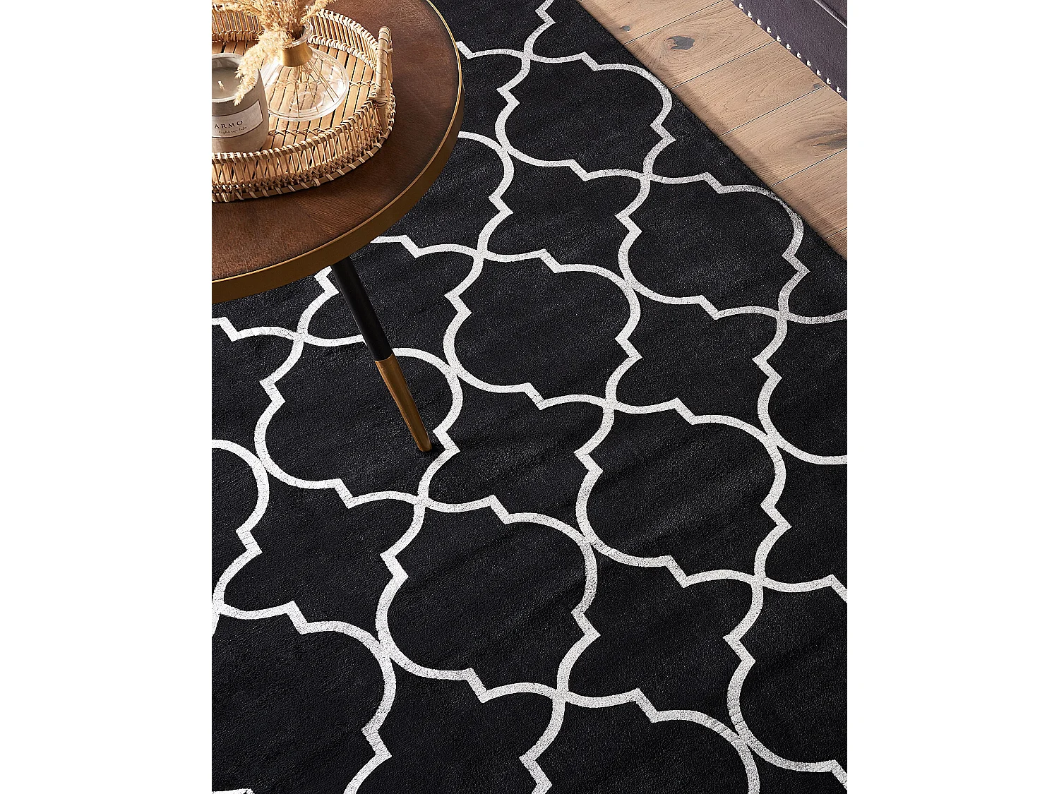 Vloerkleed viscose zwart/zilver 140 x 200 cm YELKI