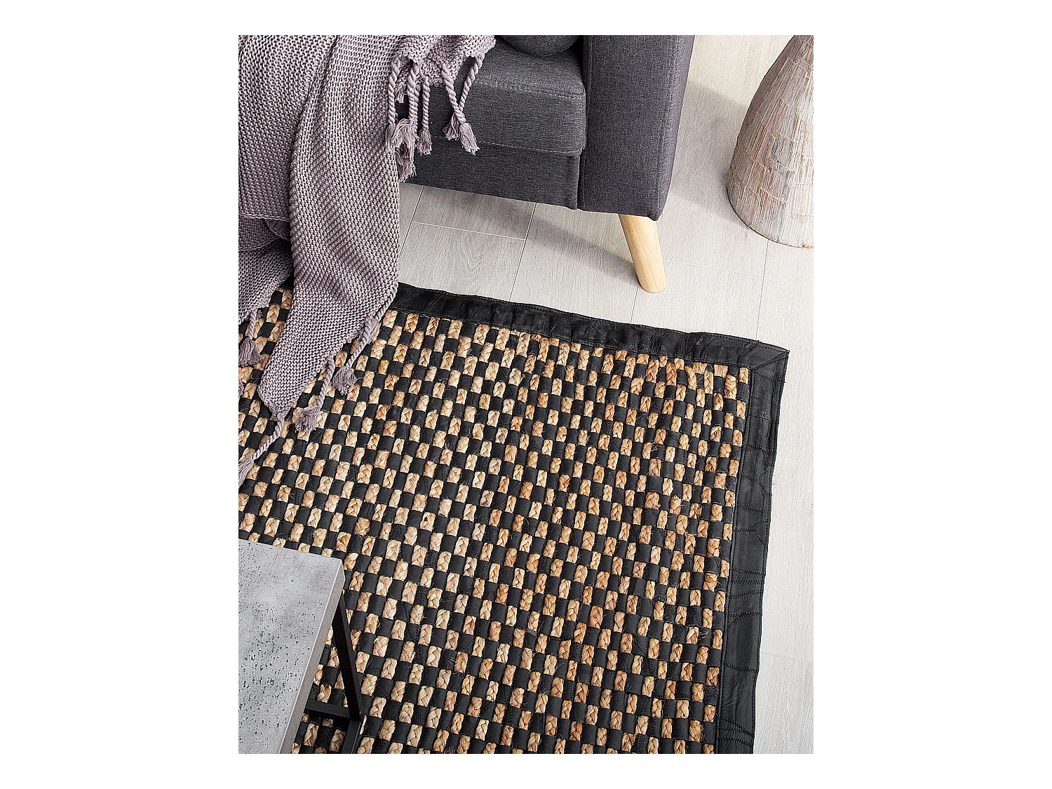 Teppich GERCE 140 x 200 cm Echtleder Schwarz