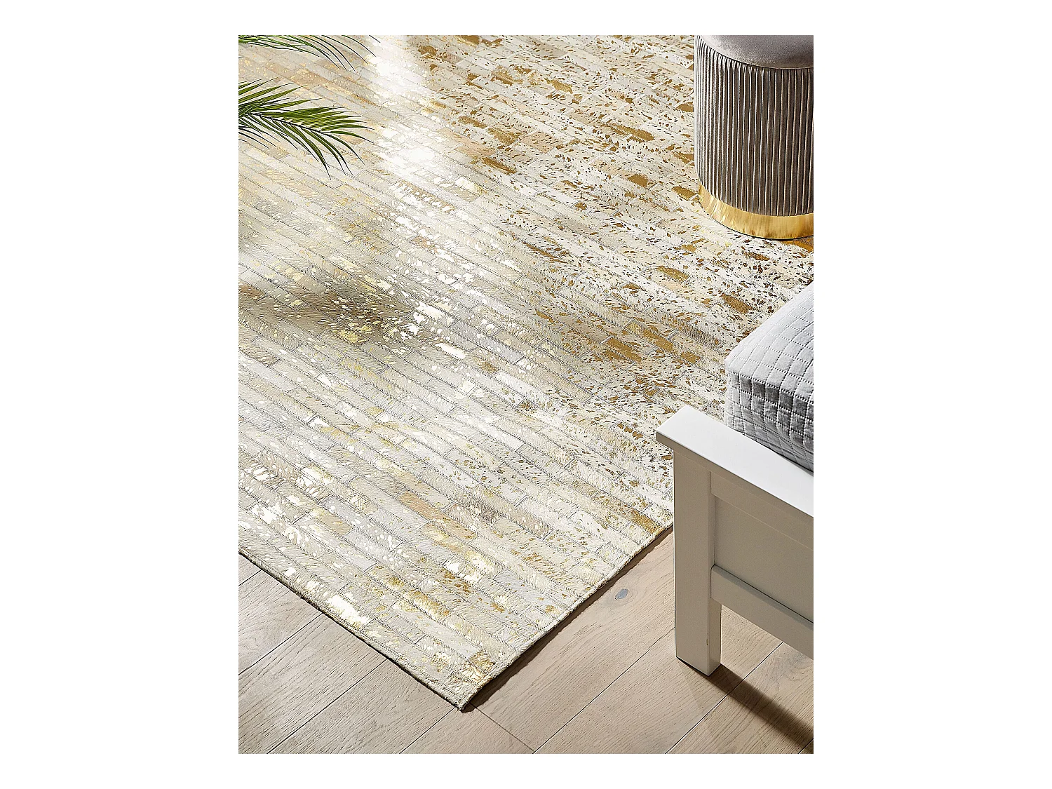 Tapis patchwork en cuir beige et doré 140 x 200 cm TOKUL