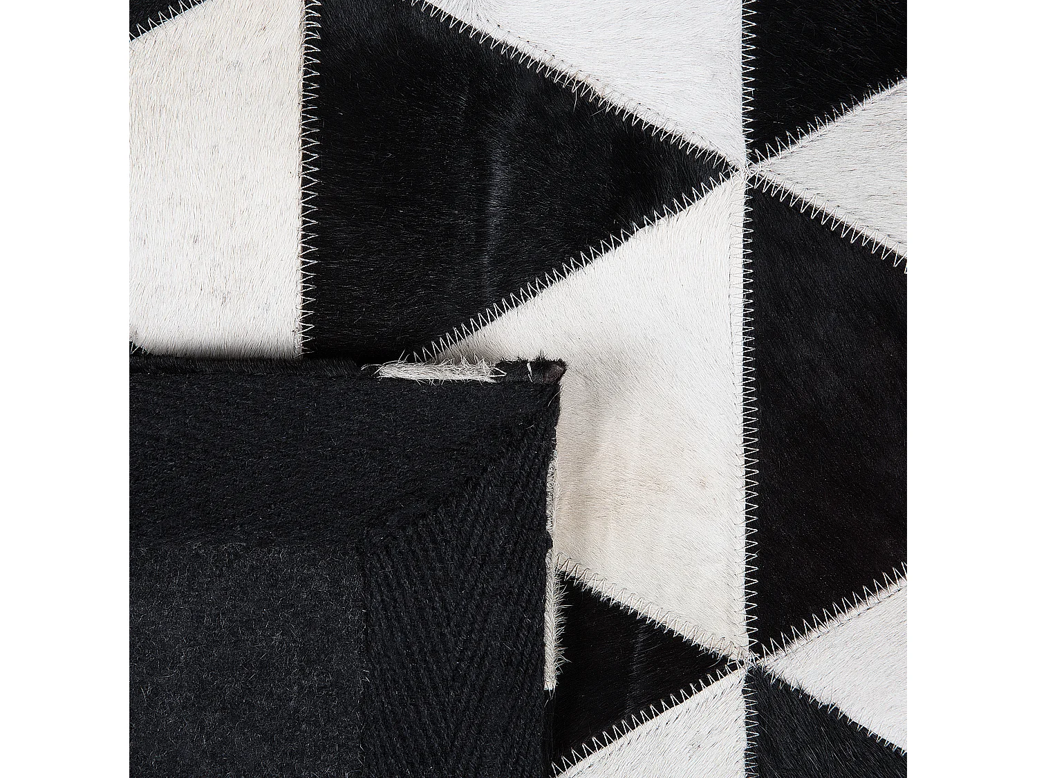 Tapis à motifs triangulaires noir et blanc 160 x 230 cm ODEMIS