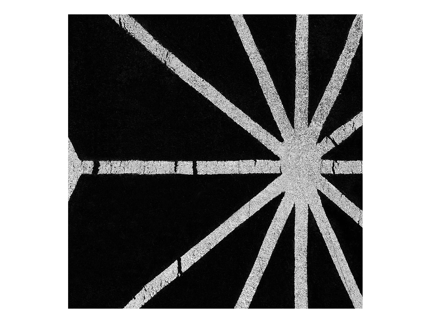 Moderner Teppich Schwarz geometrisches Muster Silber Kurzflor 140x200cm Sibel