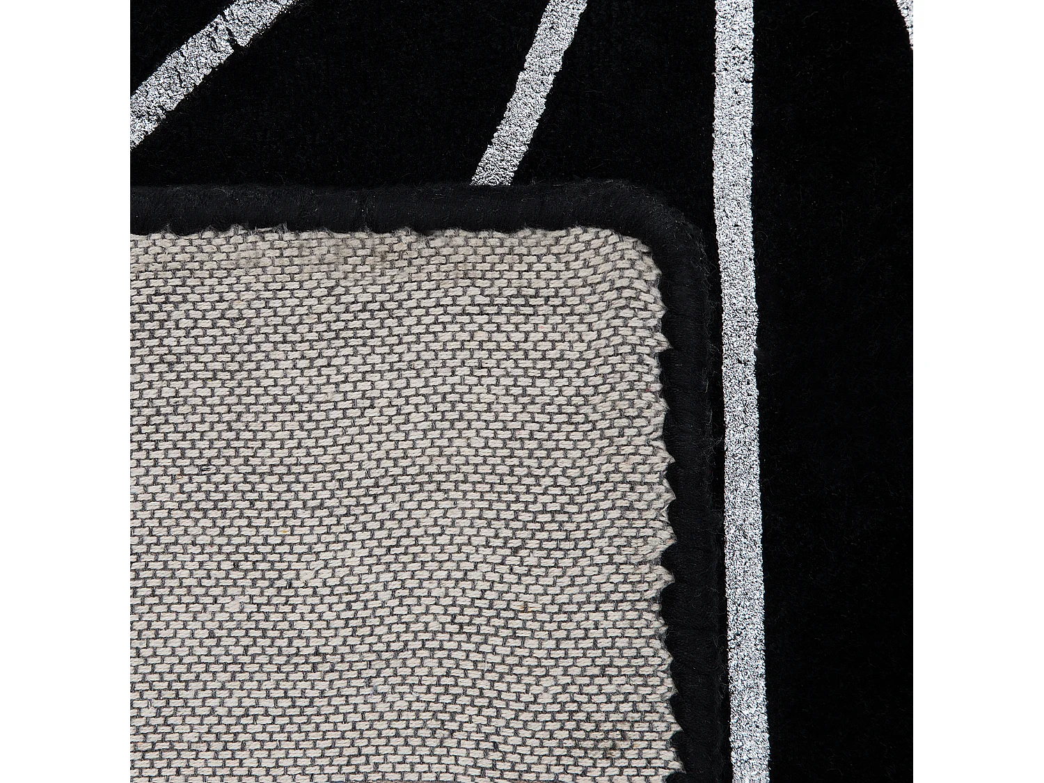 Tapis en viscose noire et argentée avec motif abstrait 140 x 200 cm SIBEL