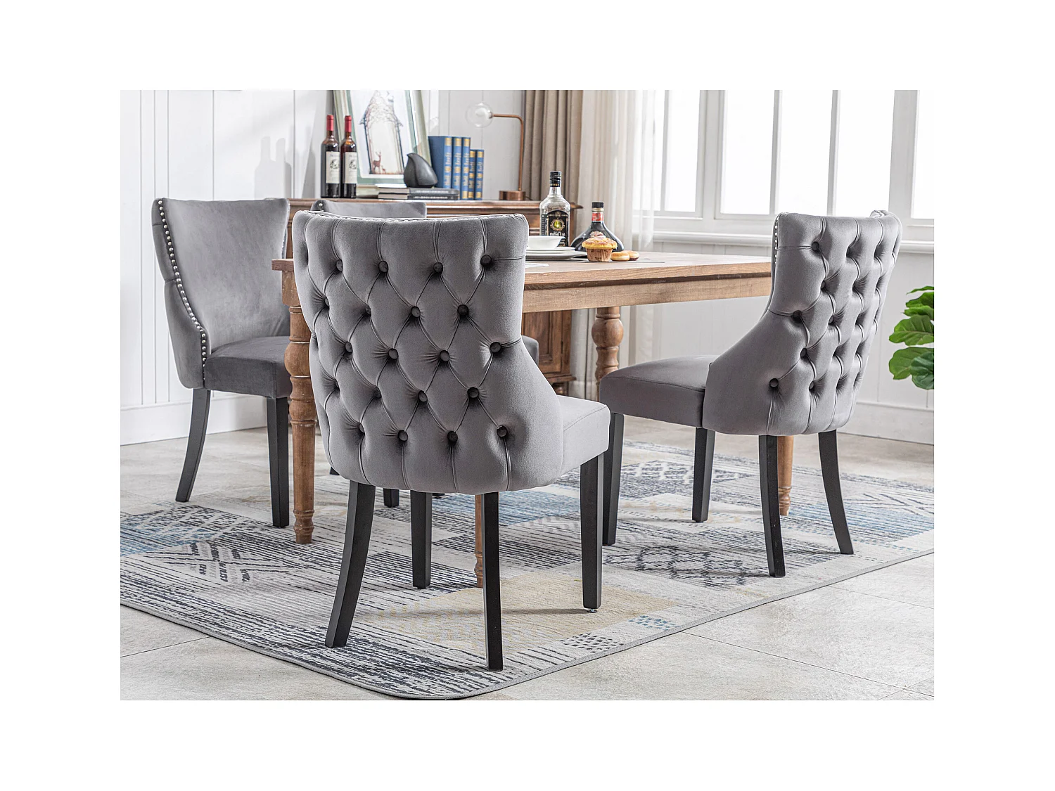 Grauer Esszimmerstuhl aus Samt mit bequemen Beinen aus Massivholz und gepolstertem Design, 2er-Set