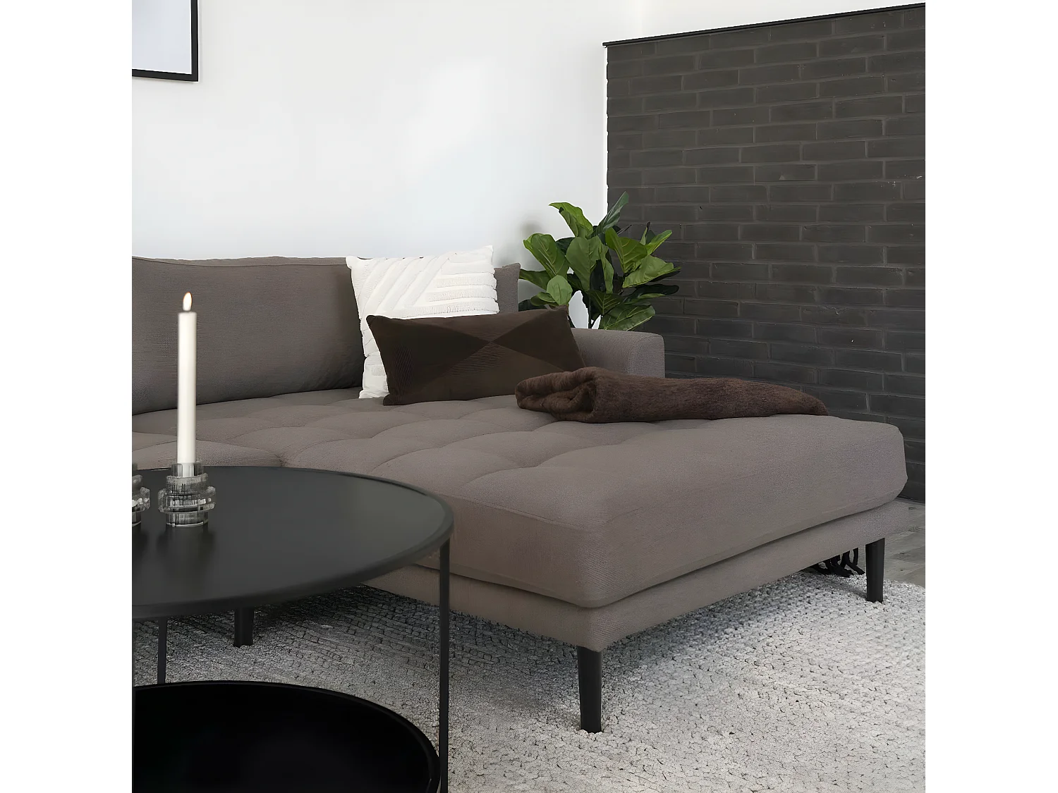 Lido canapé , loungesofa tourné vers la droite avec 4 coussins marron.