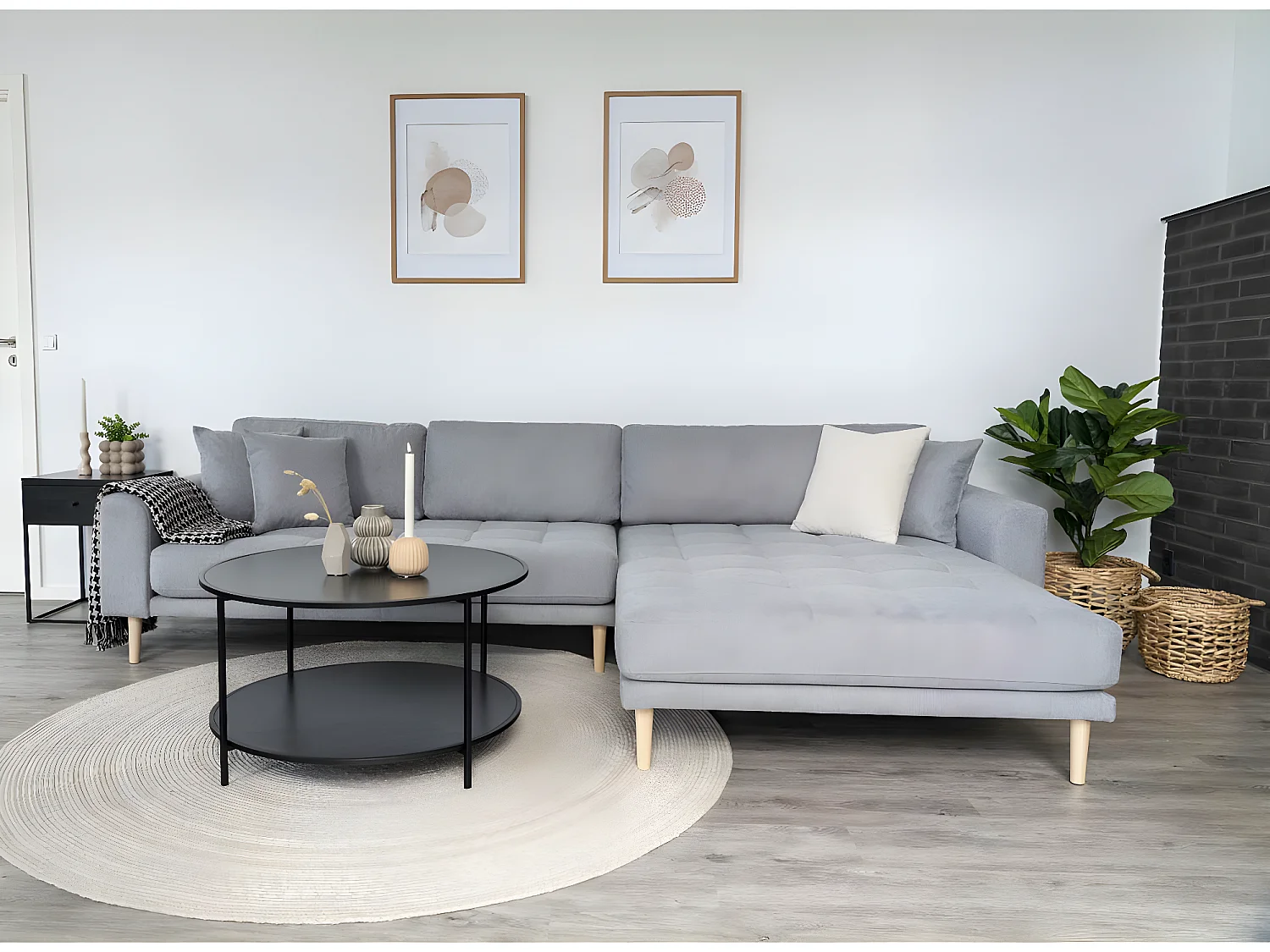 Lido canapé , loungesofa tourné vers la droite avec 4 coussins gris clair.