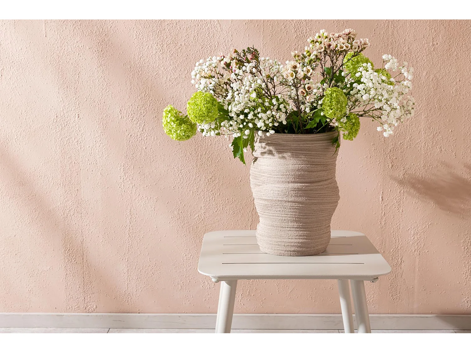 Lina bijzettafel beige.