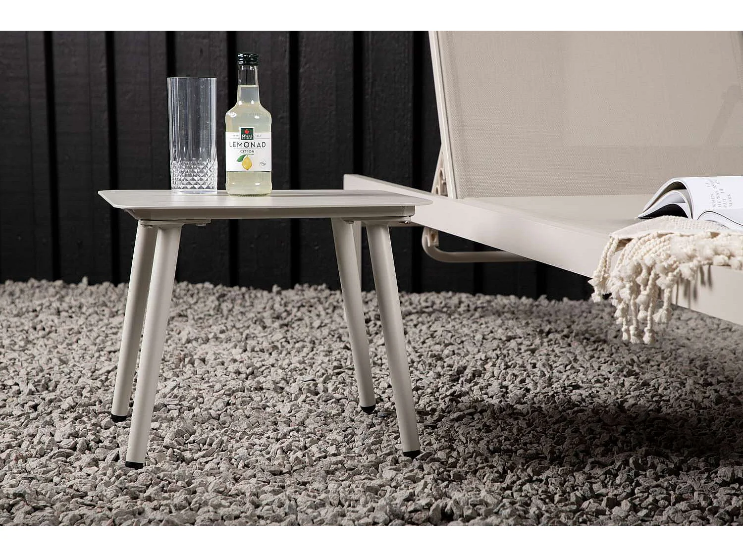 Lina bijzettafel beige.