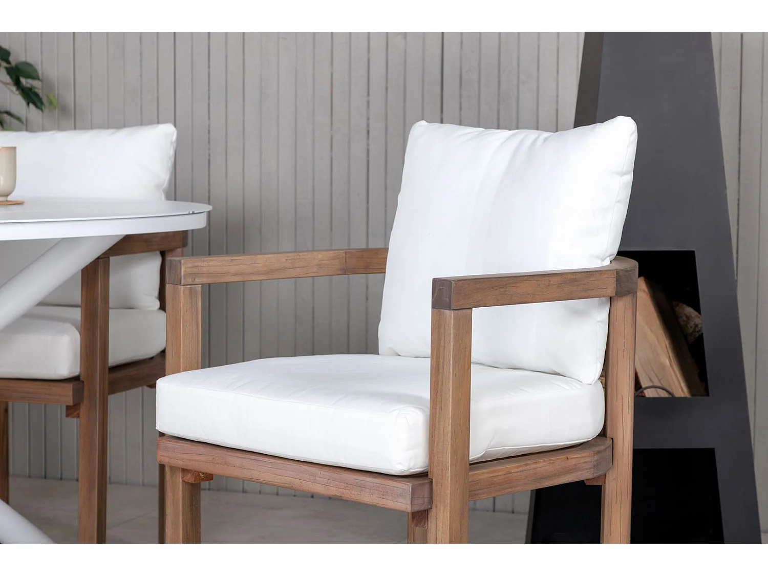 Alma Ensemble table et chaises de jardin, table Ø120cm et 4 chaises Erica, blanc, naturel.