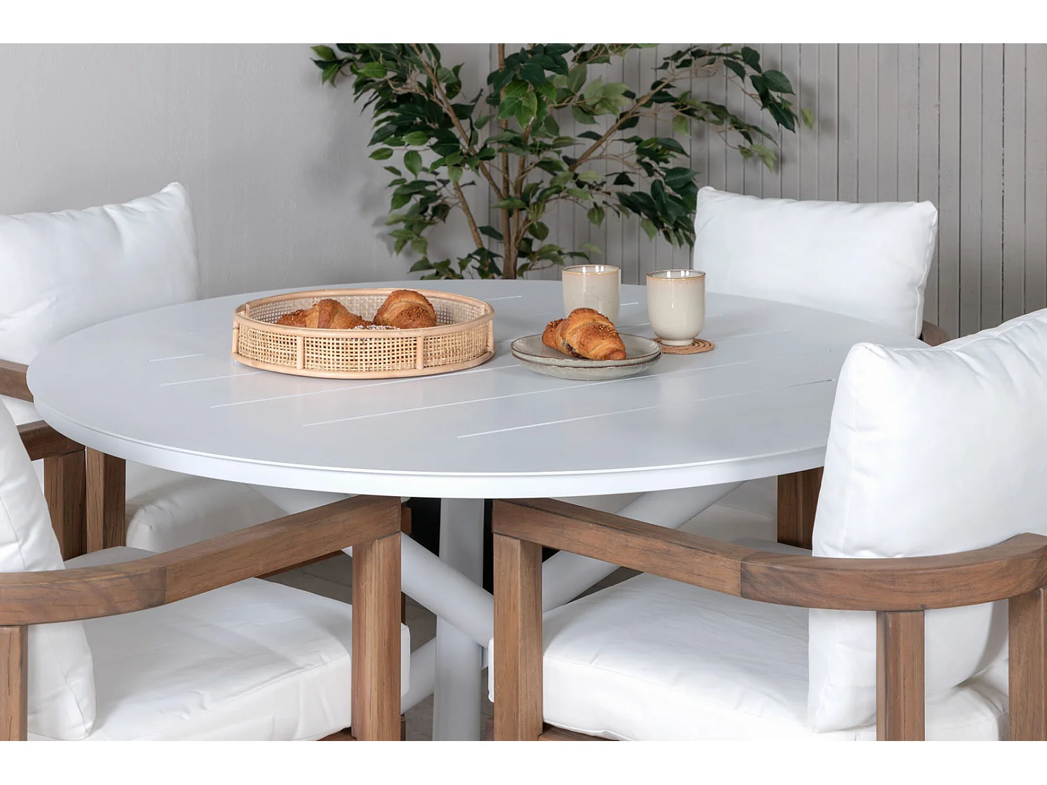 Alma Ensemble table et chaises de jardin, table Ø120cm et 4 chaises Erica, blanc, naturel.