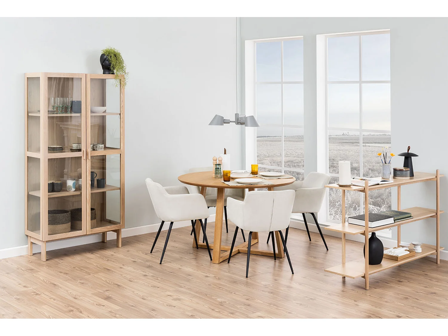 Malika Table à manger Ø120 cm, finition chêne.