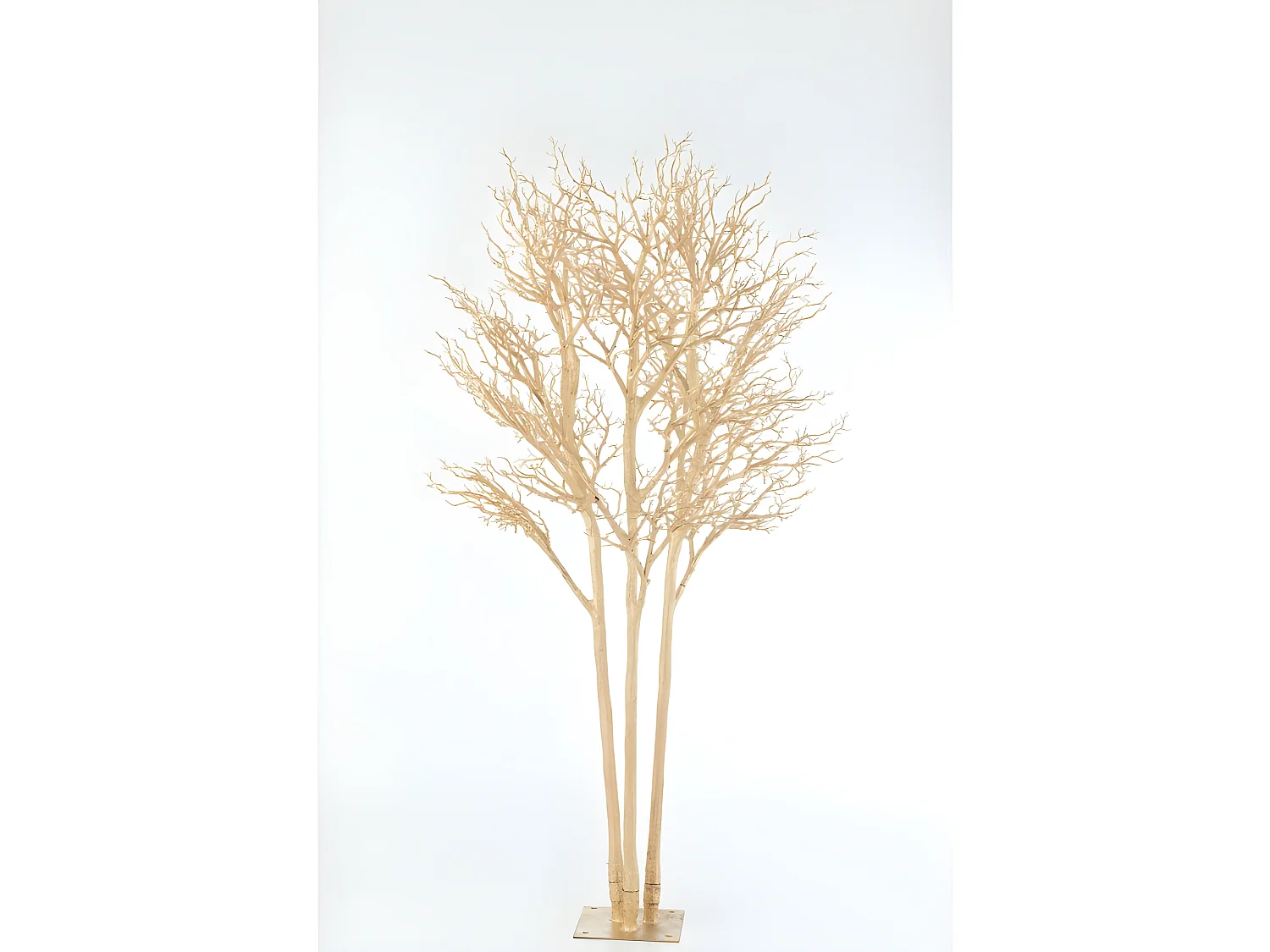 Árbol de ramas desnudas en metal dorado 180x180x240 cm