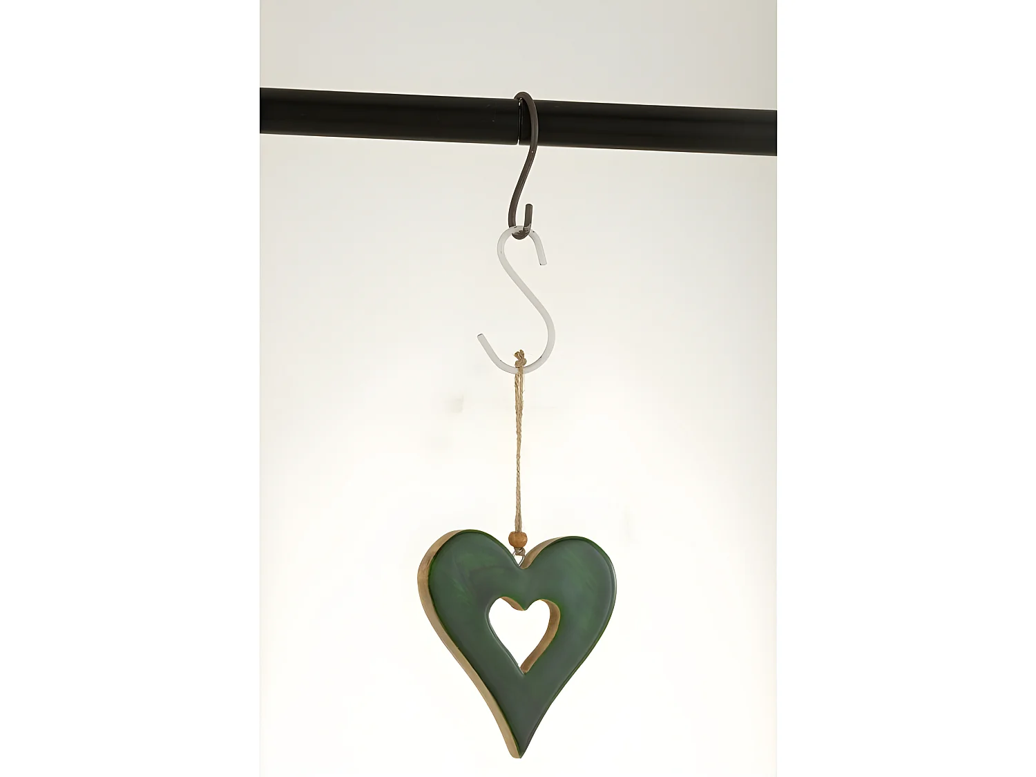 Suspensión corazón de madera verde 12x10.5x1.5 cm